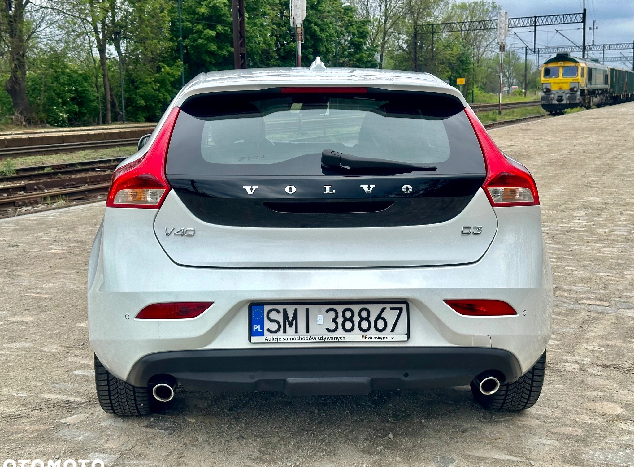 Volvo V40 cena 57800 przebieg: 230000, rok produkcji 2018 z Wrocław małe 781